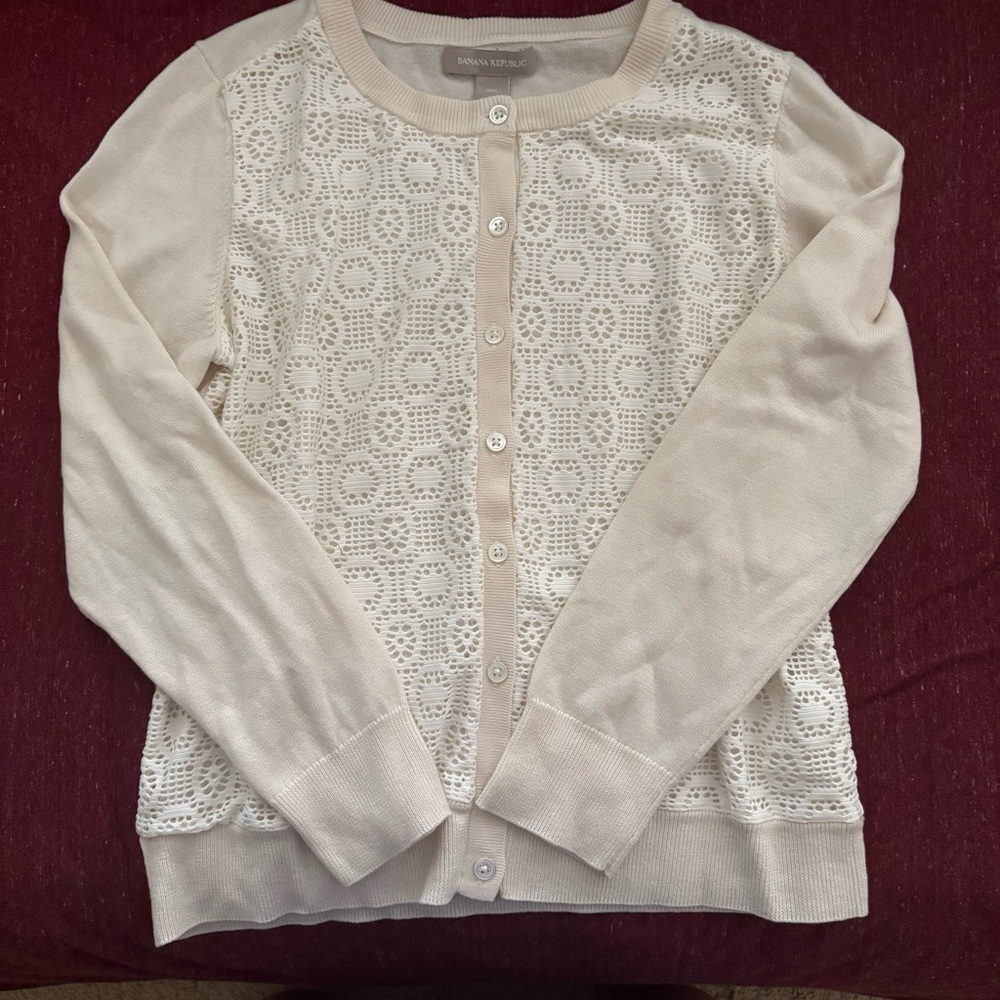 White lace light sweater